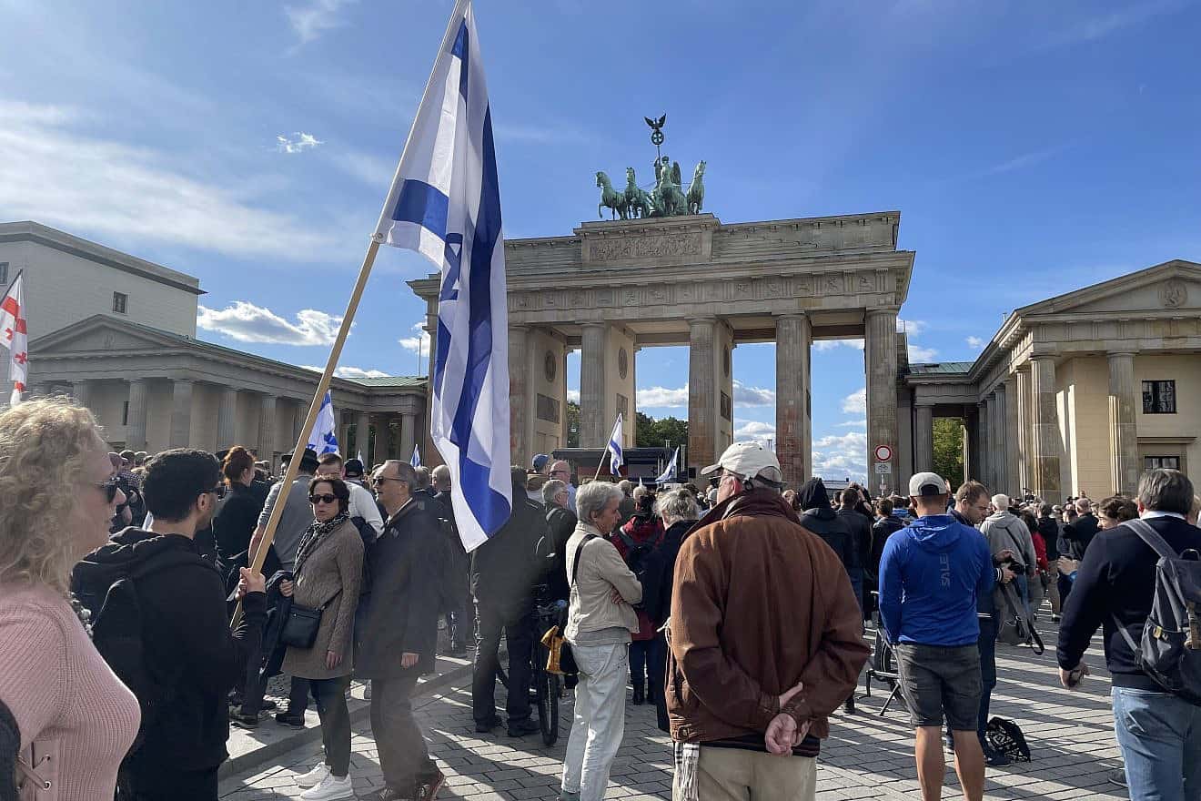A pro-Israel rally in Berlin on Oct. 8, 2023. Photo by Orit Arfa.