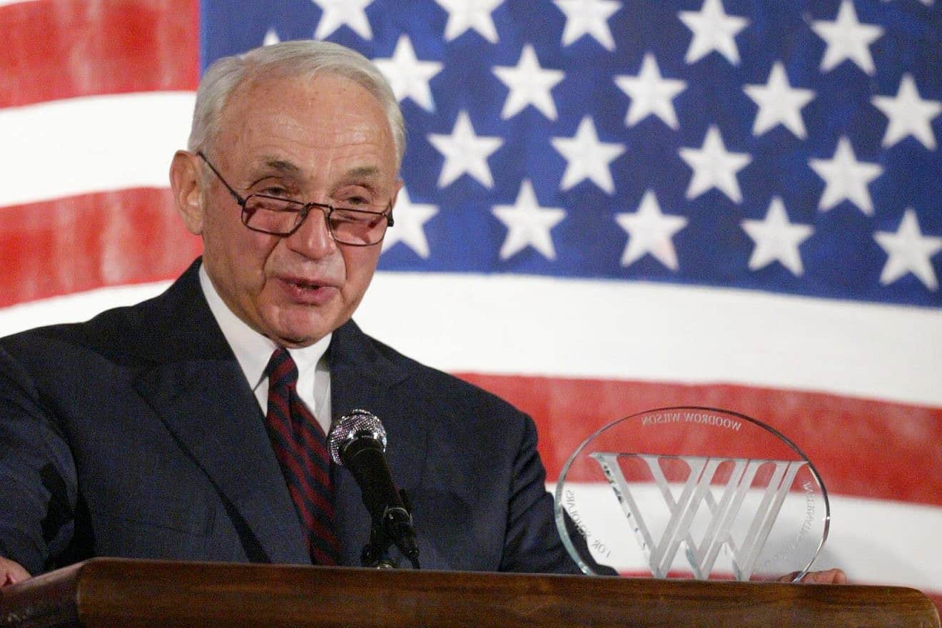 The billionaire businessman Leslie Wexner, founder of the Wexner Foundation, receives the Woodrow Wilson Award for Corporate Citizenship. Credit: Wikipedia.