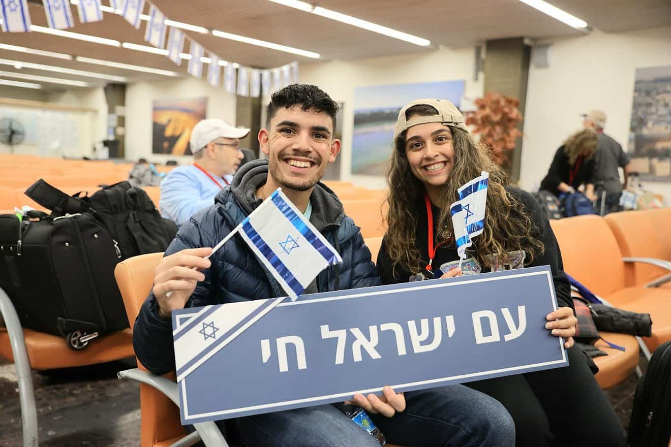 New immigrants to Israel arrive at Ben-Gurion International Airport on Oct. 19, 2023. Photo by Yonit Schiller.