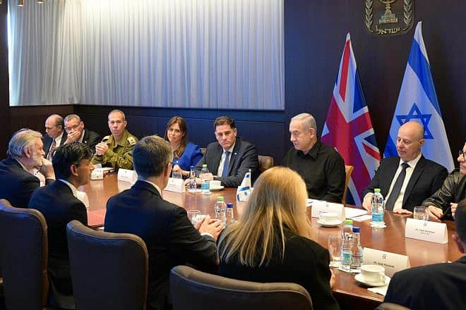 Israeli Prime Minister Benjamin Netanyahu and team meet with UK Prime Minister Rishi Sunak and team on Oct. 19, 2023. Photo by Amos Ben-Gershom/GPO.