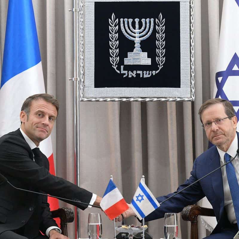 Israeli President Isaac Herzog meets in Jerusalem with his French counterpart Emmanuel Macron, Oct. 24, 2023. Photo by Amos Ben Gershom/GPO.