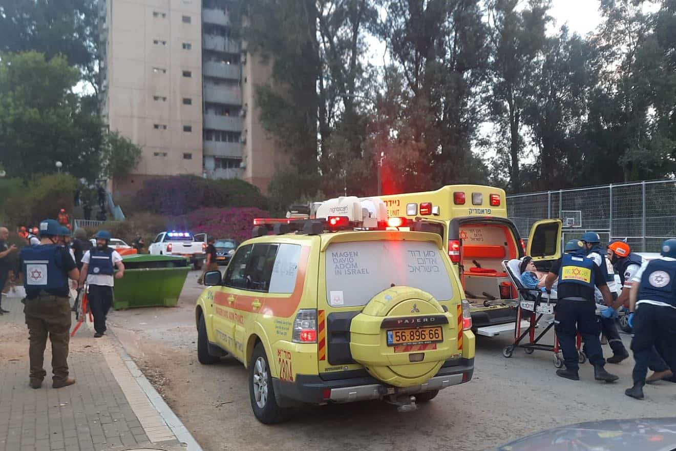 The scene of a rocket impact in Kiryat Shmona, Oct. 19, 2023. Photo by Eitan Elhadez/TPS.