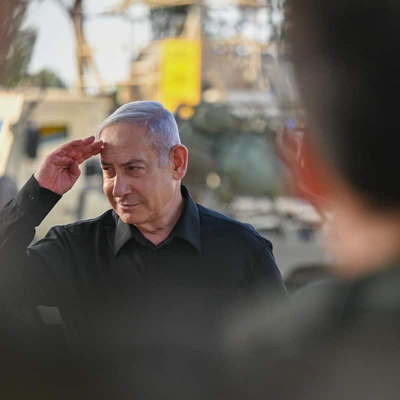 Prime Minister Benjamin Netanyahu meets with soldiers from Yahalom, a special unit of the Combat Engineering Corps, at the IDF's Immanuel Base near Kiryat Malachi, Oct. 24, 2023. Credit: Kobi Gideon/GPO.