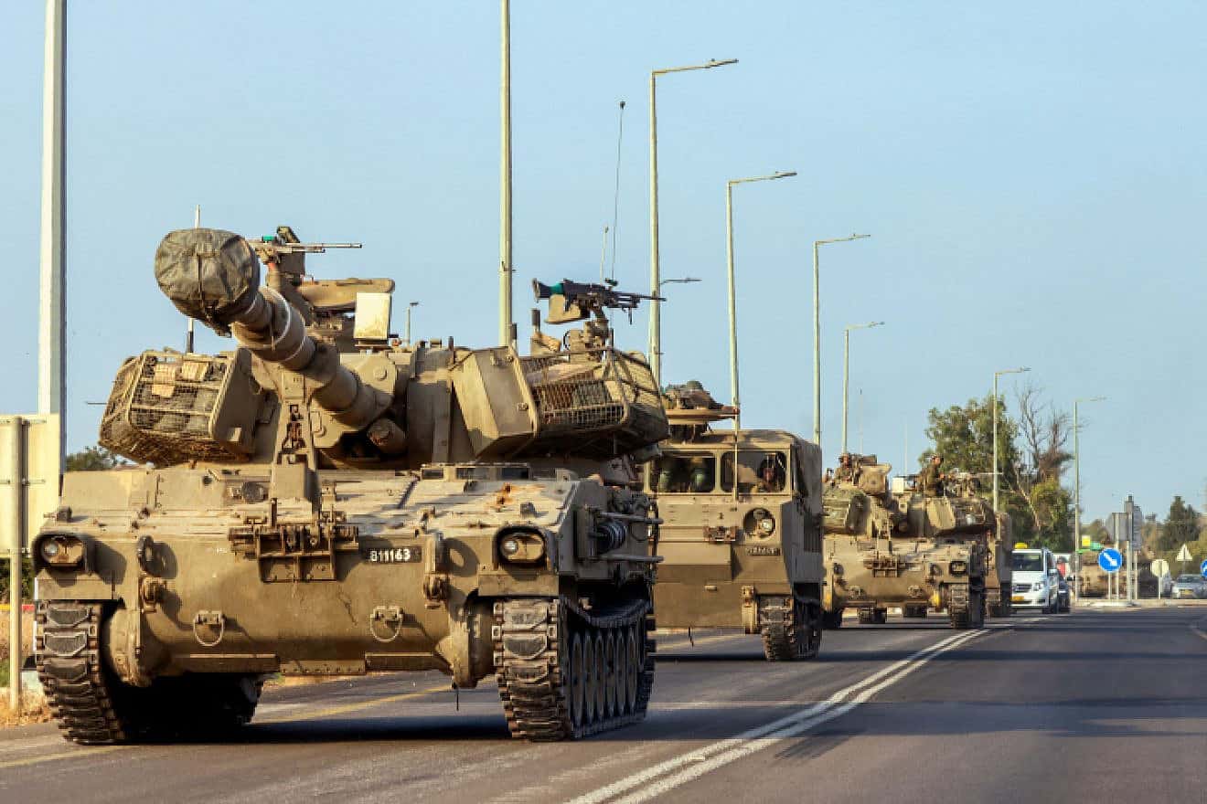 An IDF Artillery Corps self-propelled howitzer on the move near Sderot, Oct. 8, 2023. Photo by Yossi Zamir/Flash90.