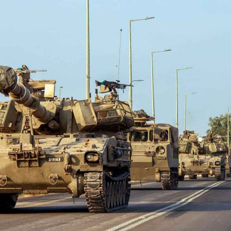 An IDF Artillery Corps self-propelled howitzer on the move near Sderot, Oct. 8, 2023. Photo by Yossi Zamir/Flash90.