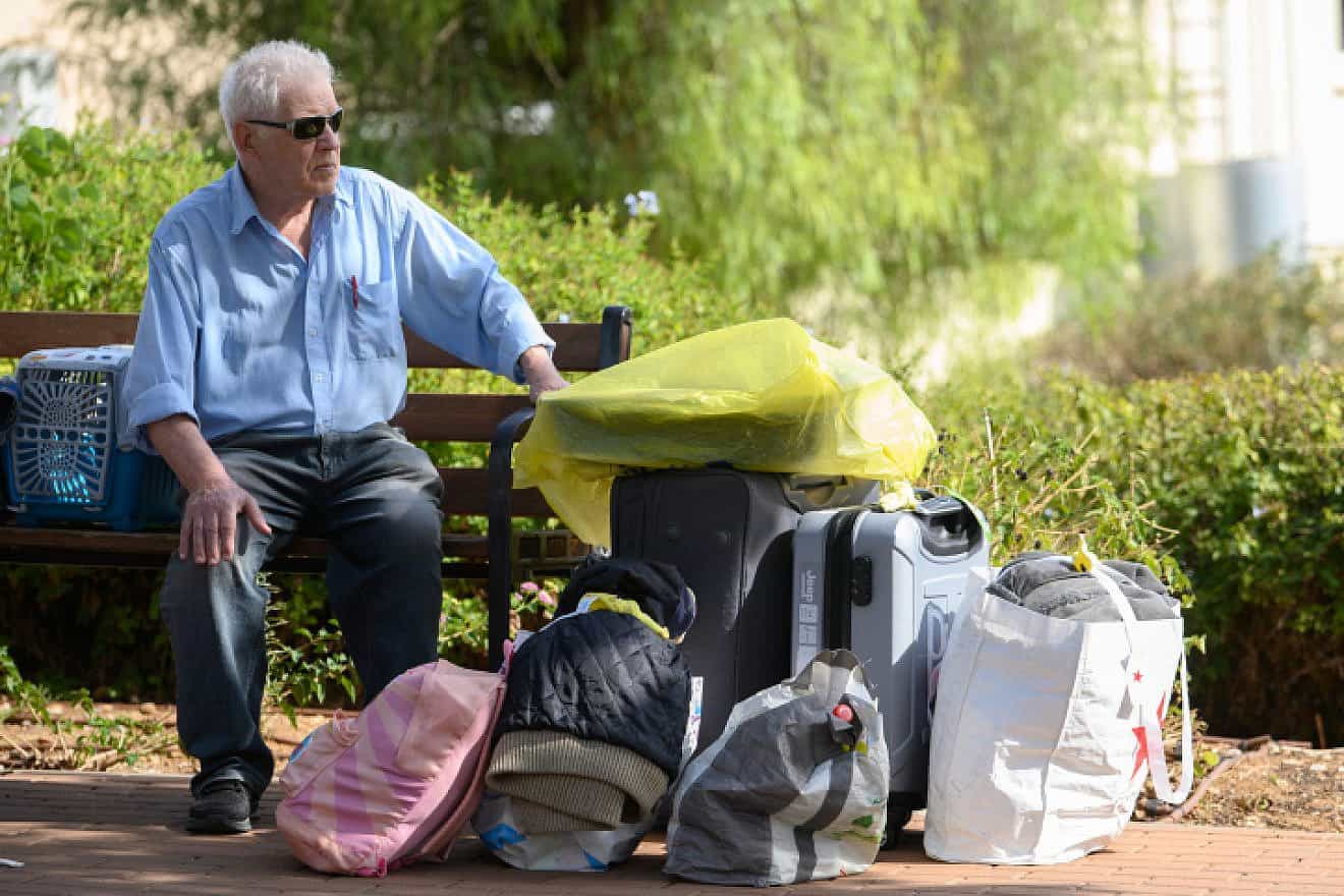Resident of the Galilee city of Kiryat Shmona are evacuated due to the attacks from Lebanon, Oct. 22, 2023. Photo by Ayal Margolin/Flash90.