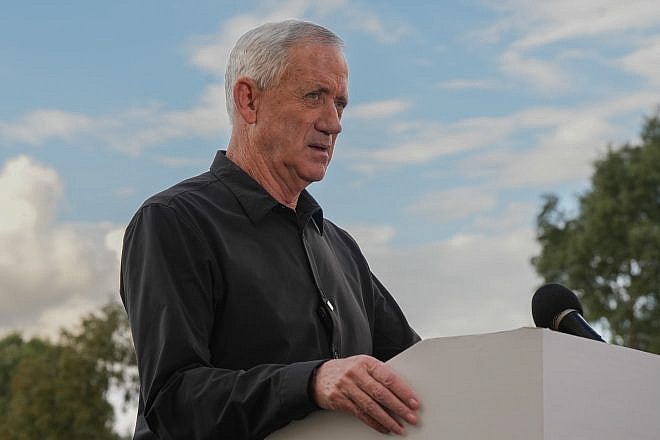 Israeli Minister-without-Portfolio Benny Gantz speaks to the press in Kiryat Shmona. Nov. 14, 2023. Photo by Ayal Margolin/Flash90.