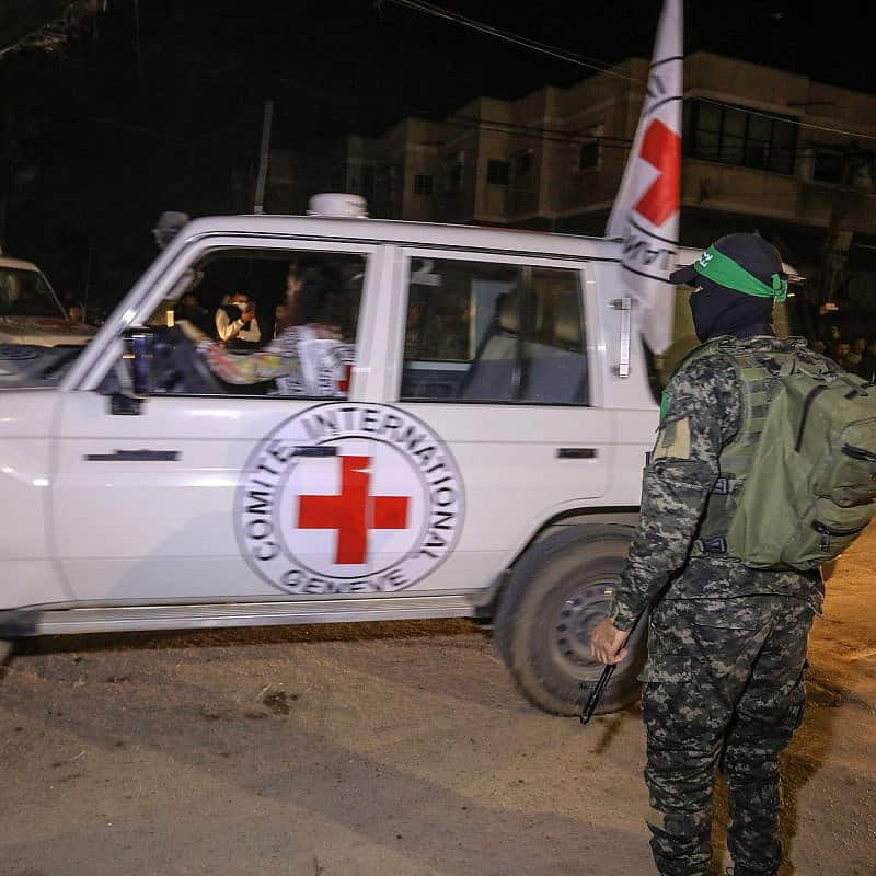 A Hamas terrorist releases Israeli hostages to the Red Cross in Rafah, in the southern Gaza Strip, Nov. 28, 2023. Credit: Flash90.