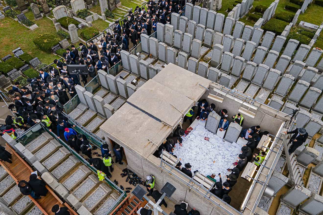 Thousands of Chabad-Lubavitch emissaries and guests pray at the Ohel in Queens, N.Y., on Nov. 10, 2023. Credit: Chaiim Tuito/Kinus.com.