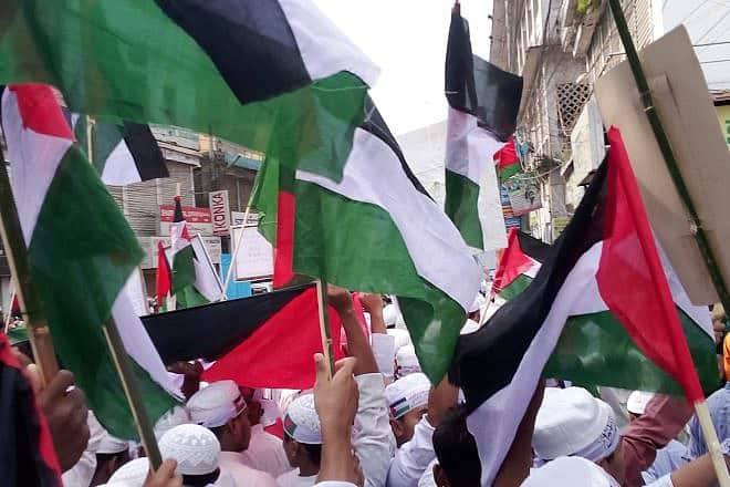 A pro-Palestinian rally in Bangladesh on Oct. 13, 2023. Credit: Abazizfahad via Wikimedia Commons.