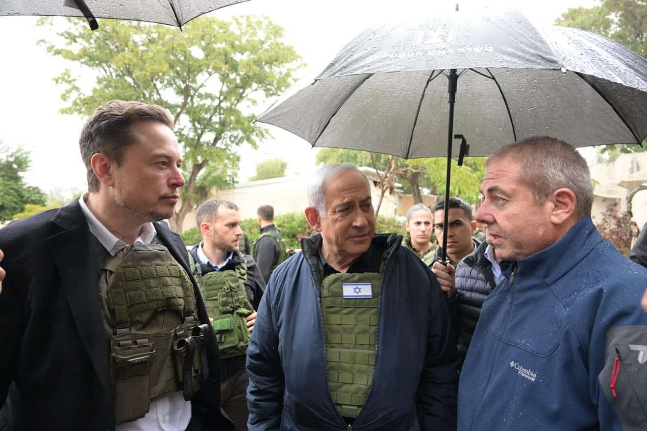 X owner Elon Musk and Prime Minister Benjamin Netanyahu speak with Sha’ar HaNegev Regional Council acting head Yossi Keren in Kibbutz Kfar Aza, Nov. 27, 2023. Photo by Amos Ben-Gershom/GPO.