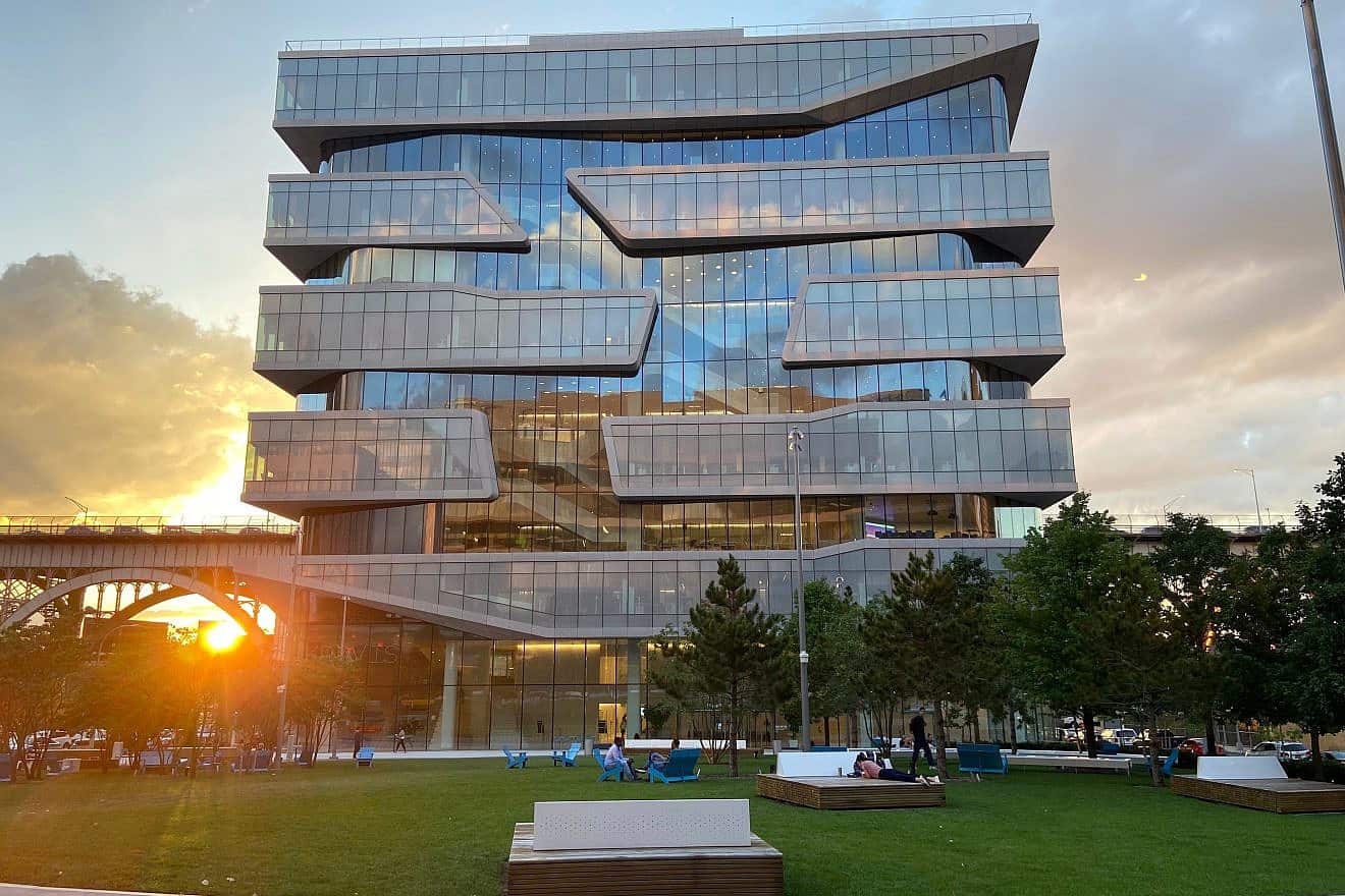 Columbia Business School's Henry Kravis Hall in Manhattanville, New York City. Credit: Here Now/Shutterstock