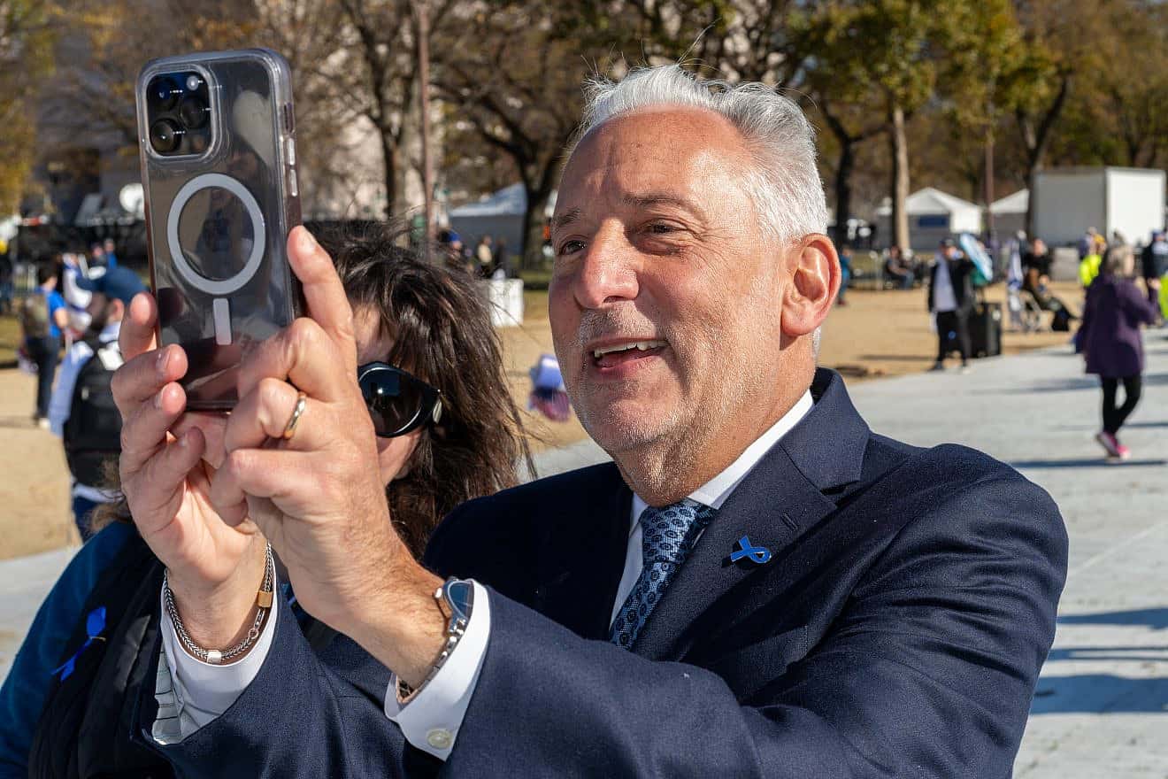 Eric Fingerhut, president and CEO of the Jewish Federations of North America, at the “March for Israel” rally in Washington, D.C., which drew about 300,000 on Nov. 14, 2023. Credit: Laurence Levin/JFNA.