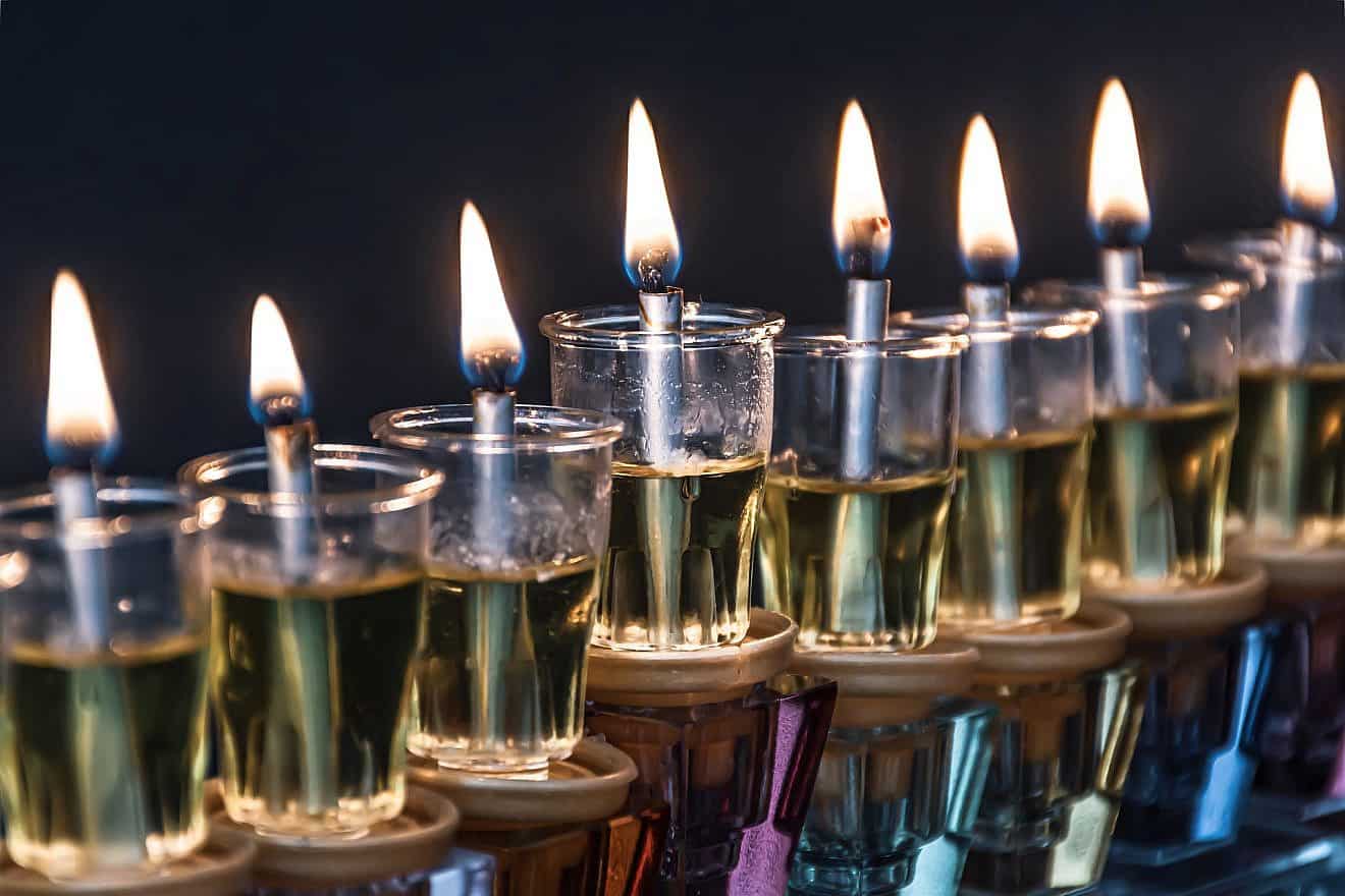 Chanukah menorah. Credit: Ri-Ya/Pixabay.