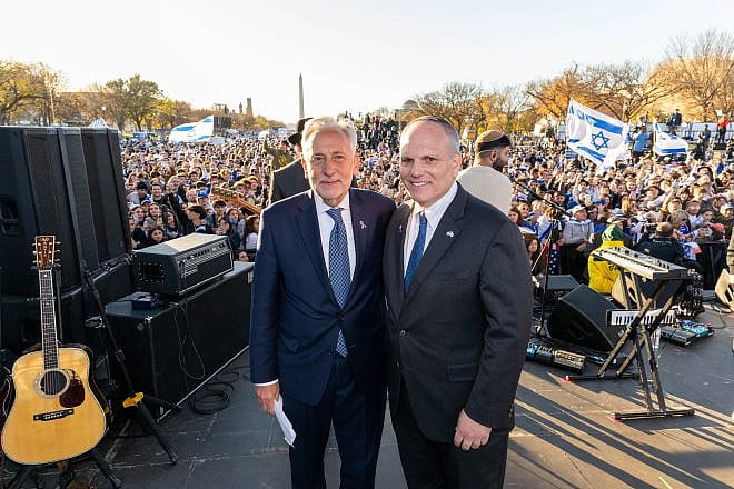 Eric Fingerhut (left), president and CEO of the Jewish Federations of North America, and William Daroff, CEO of the Conference of Presidents of Major American Jewish Organizations, in front of an audience of about 300,000 at the “March for Israel” rally in Washington, D.C., on Nov. 14, 2023. Photo by Laurence Levin/JFNA.