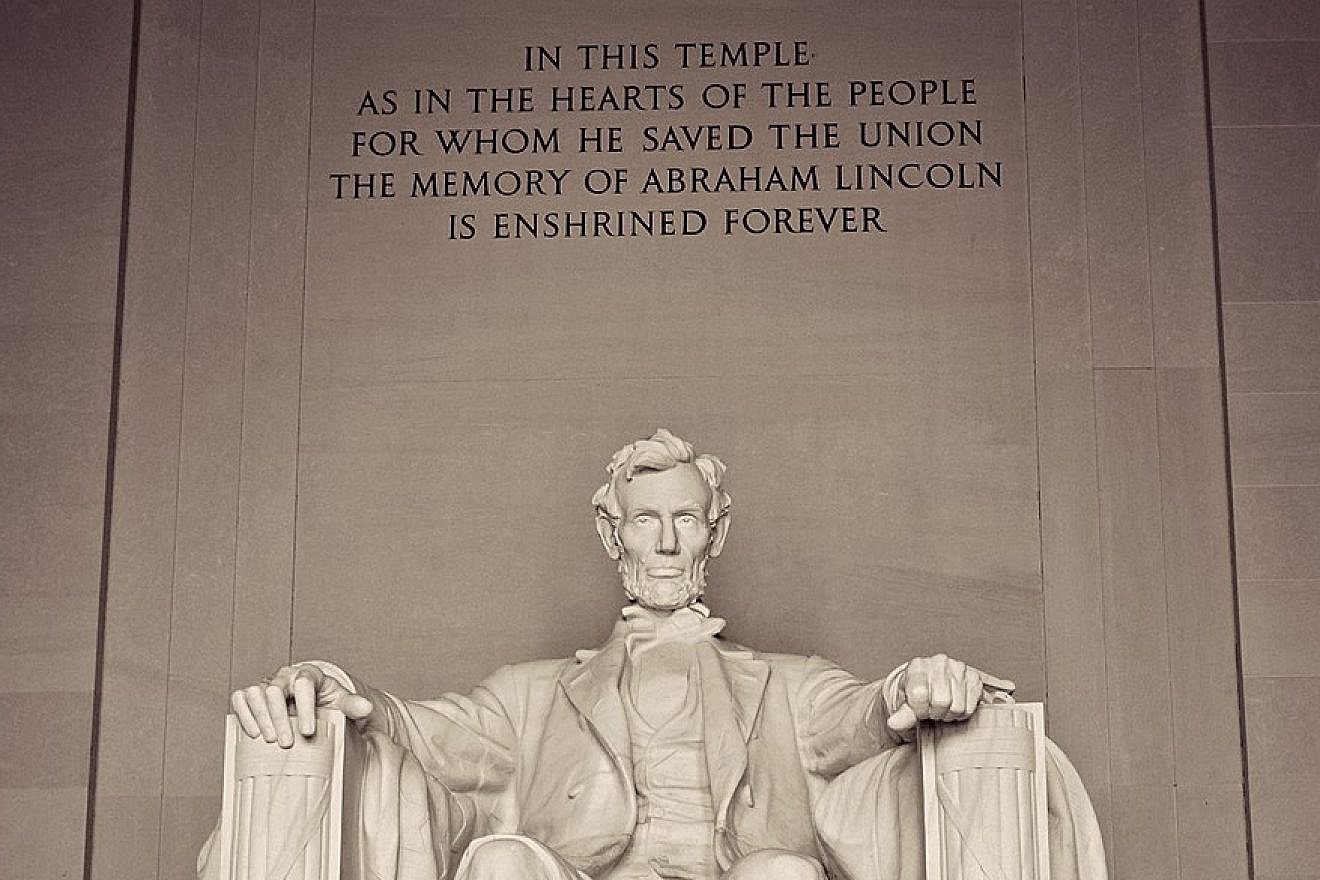 Statue of Abraham Lincoln at Lincoln Memorial, Washington, D.C. Credit: Wikimedia Commons.