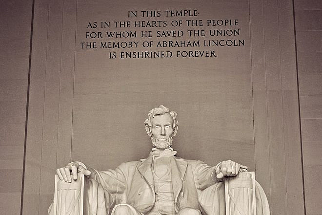 Statue of Abraham Lincoln at Lincoln Memorial, Washington, D.C. Credit: Wikimedia Commons.