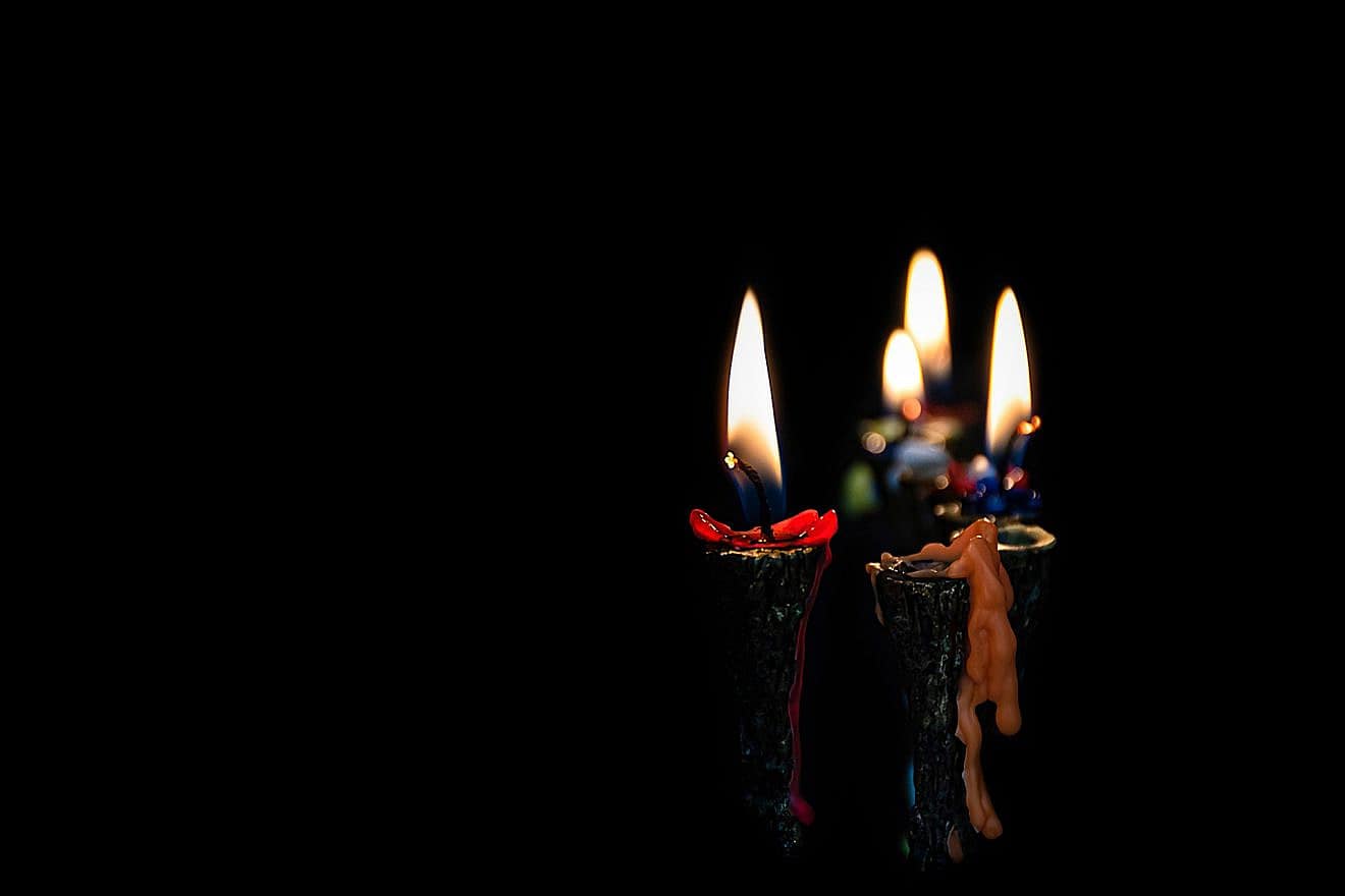 Chanukah candles. Credit: Ri-Ya/Pixabay.