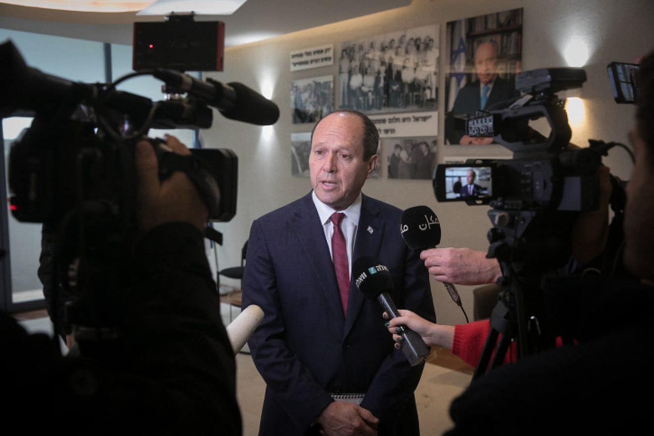 Economy and Industry Minister Nir Barkat arrives for a Cabinet meeting at the Kirya military headquarters in Tel Aviv, Dec. 24, 2023. Photo by Miriam Alster/Flash90.
