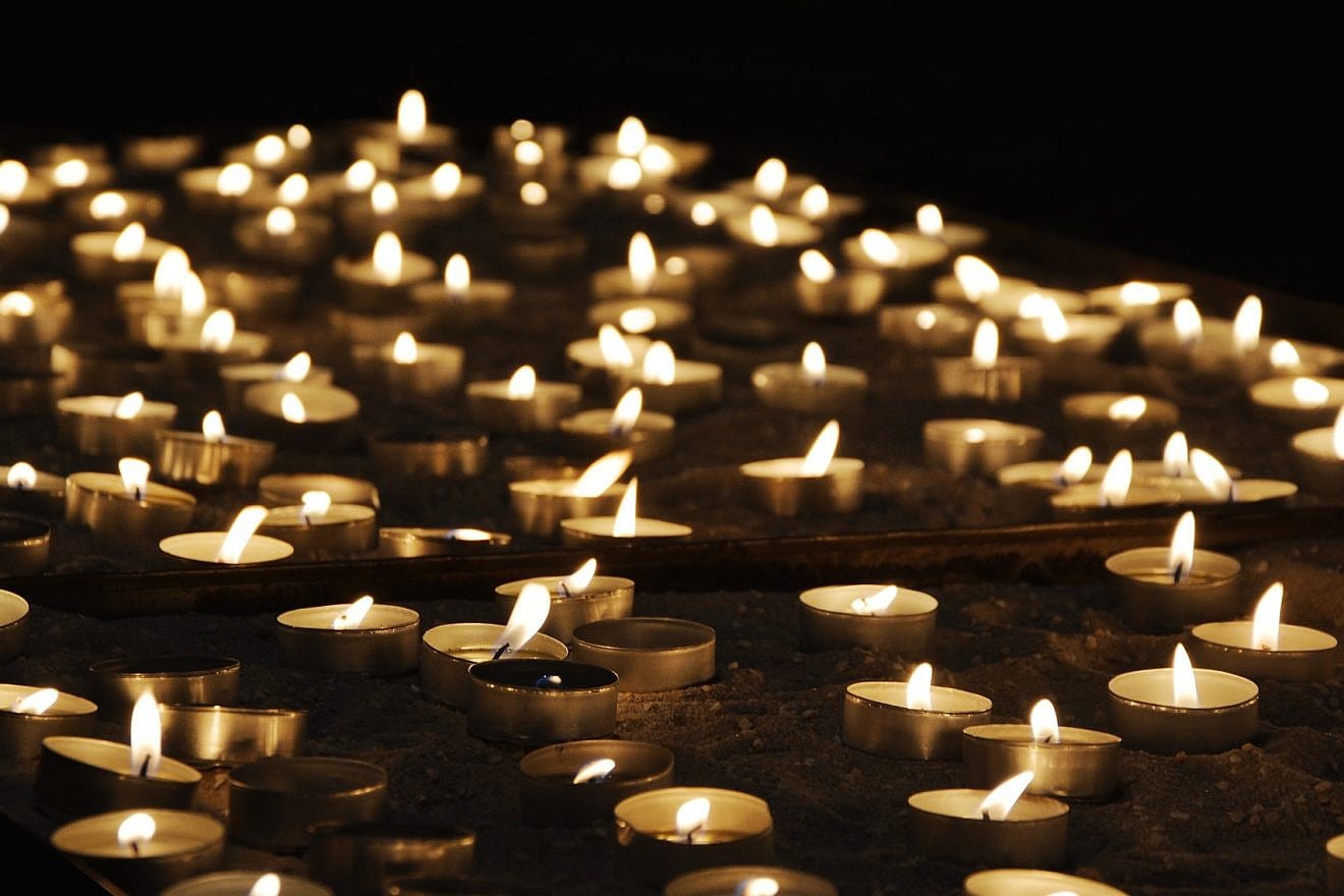 Tea lights. Credit: Conger Design/Pixabay.