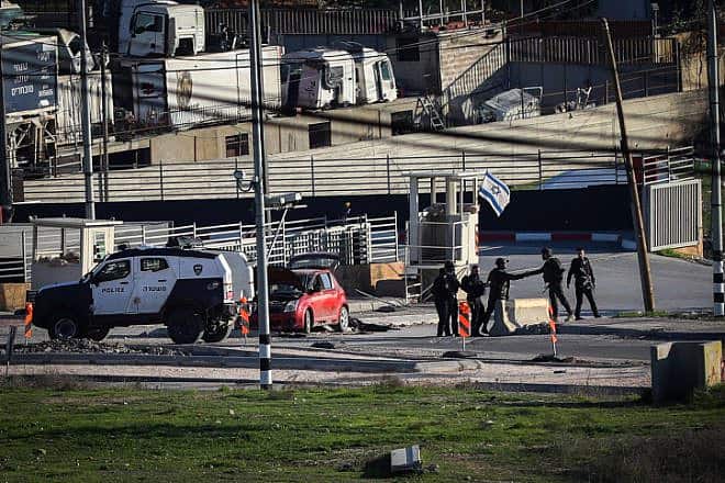Security personnel at the scene of a Palestinian car-ramming attack near Hebron in Judea, Dec. 30, 2023. Photo by Wisam Hashlamoun/Flash90.