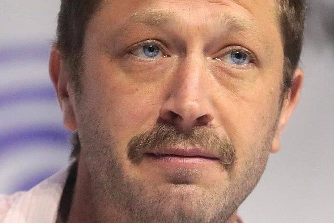 Ebon Moss-Bachrach at the 2019 WonderCon in Anaheim, Calif. Credit: Gage Skidmore via via Wikimedia Commons.