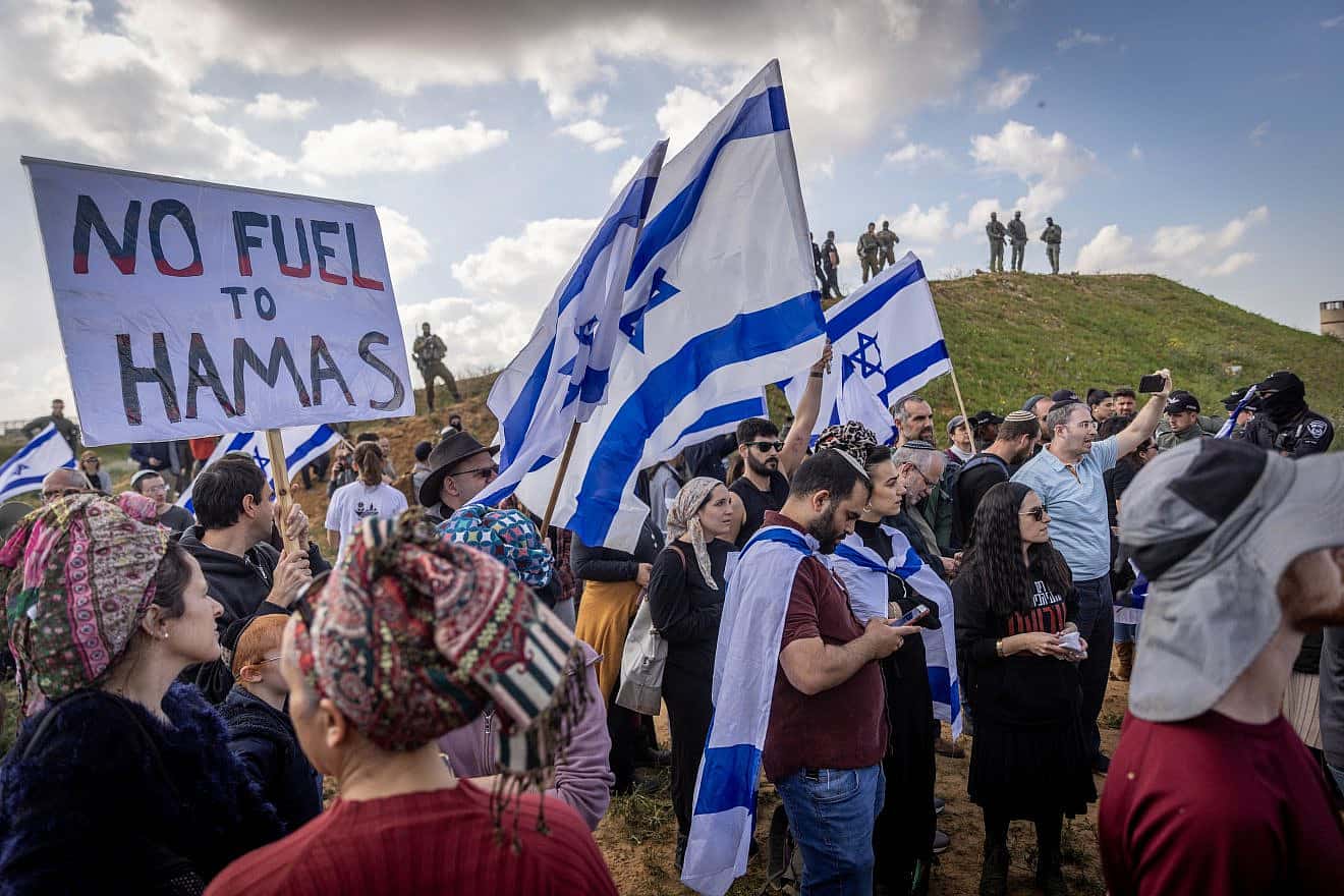 Israeli security personnel stand guard at the Kerem Shalom crossing while people protest against aid trucks entering the Gaza Strip, Jan. 29, 2024. Photo by Chaim Goldberg/Flash90.