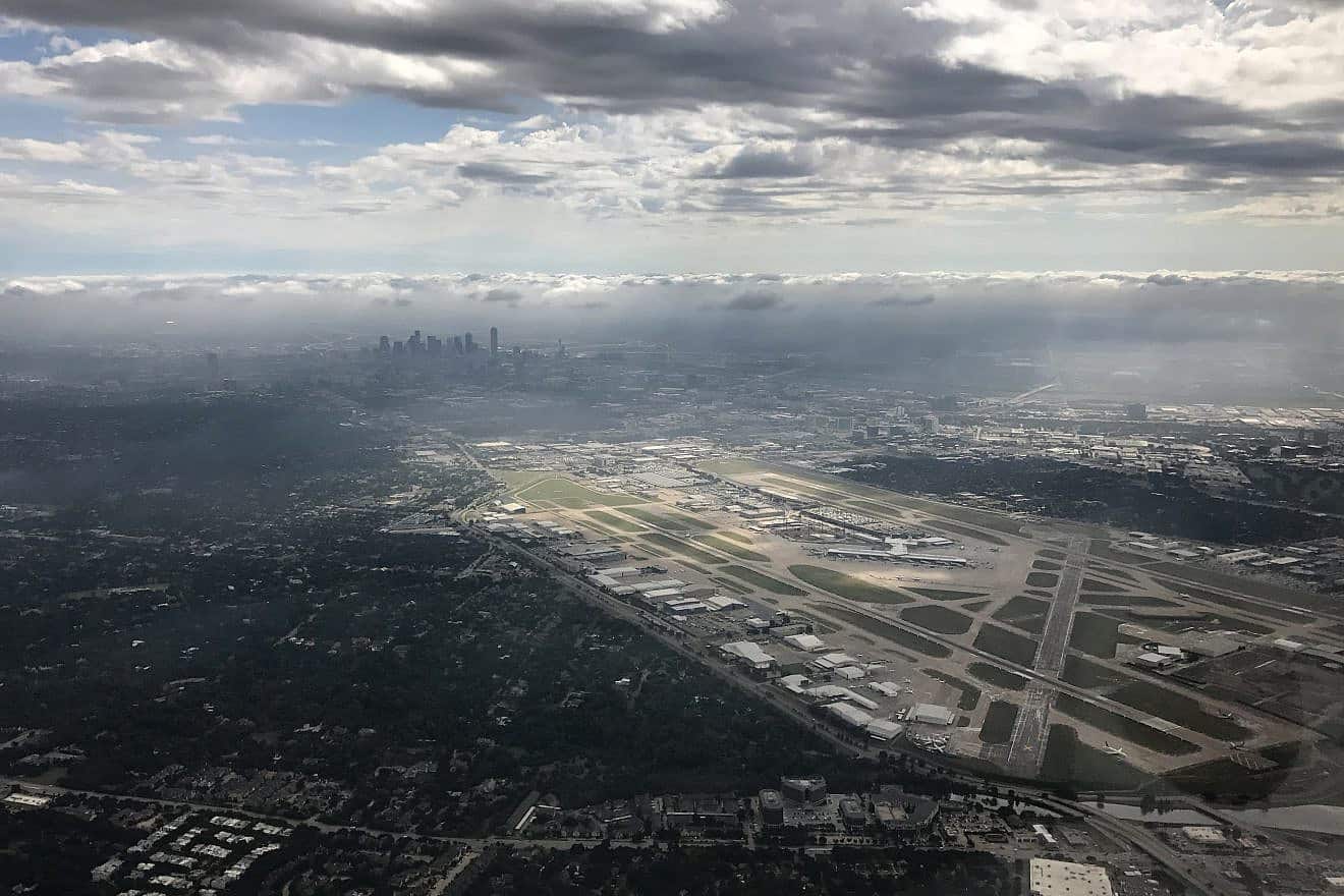 Aerial photo of Dallas Love Field, looking south with downtown Dallas in the distance. Credit: Mark Quadling via Wikimedia Commons.