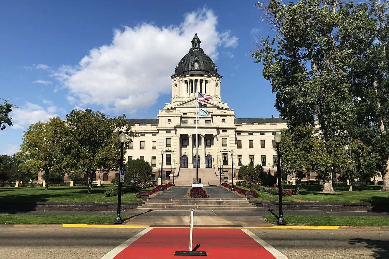 The South Dakota State Capitol in Pierre. Credit: WeaponizingArchitecture via Wikimedia Commons.