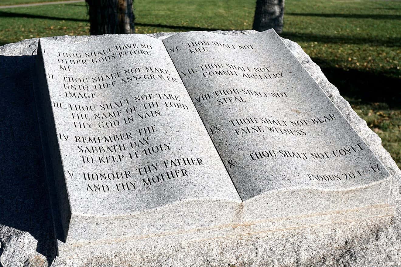 Ten Commandments. Credit: Pixabay.