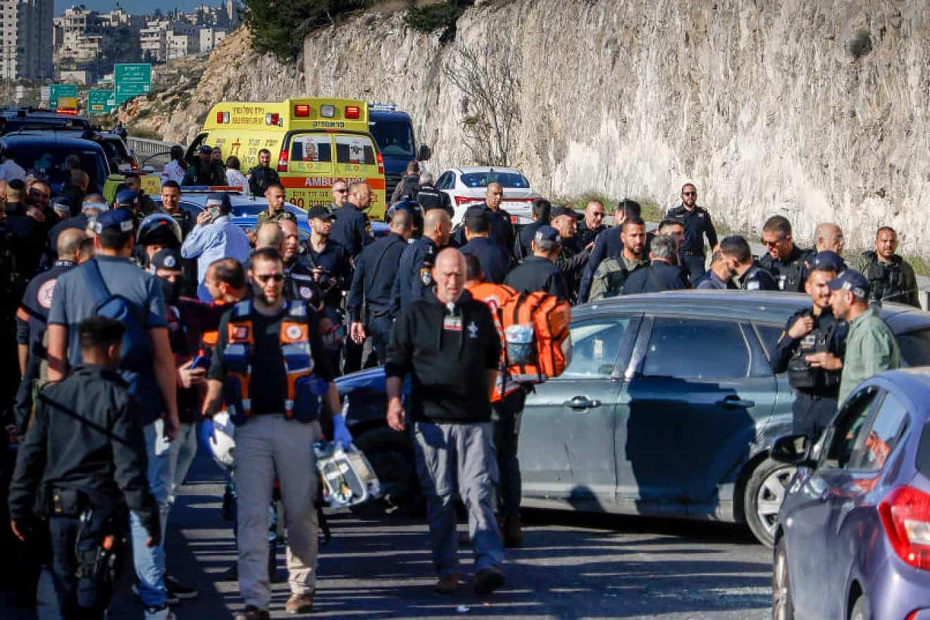 Police at the scene of a terror shooting outside Ma'ale Adumim in Judea, Feb. 22, 2024. Photo by Chaim Goldberg/Flash90.