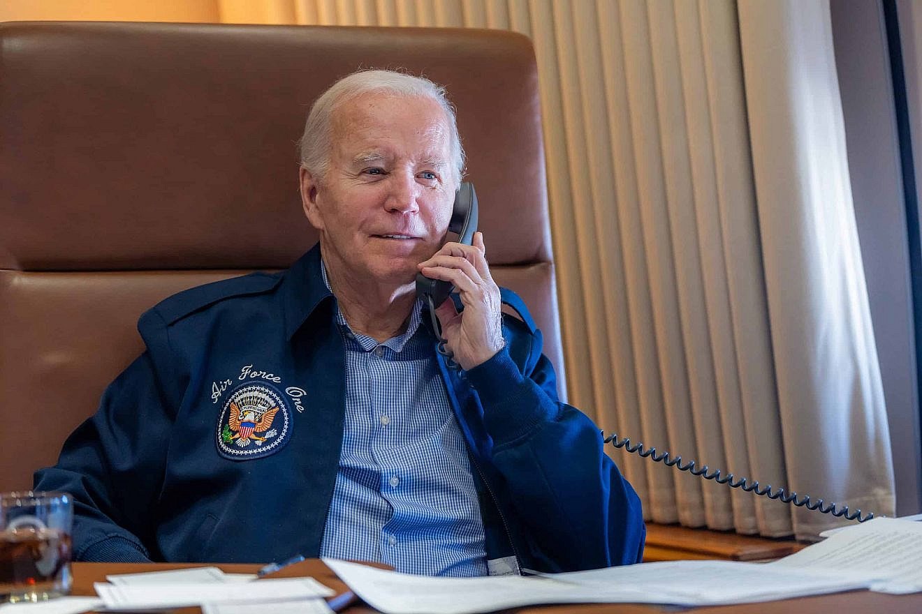 U.S. President Joe Biden speaks with Andrés Manuel López Obrador, president of Mexico, aboard Air Force One on Feb. 3, 2024, en route to Los Angeles. Credit: Adam Schultz/White House.