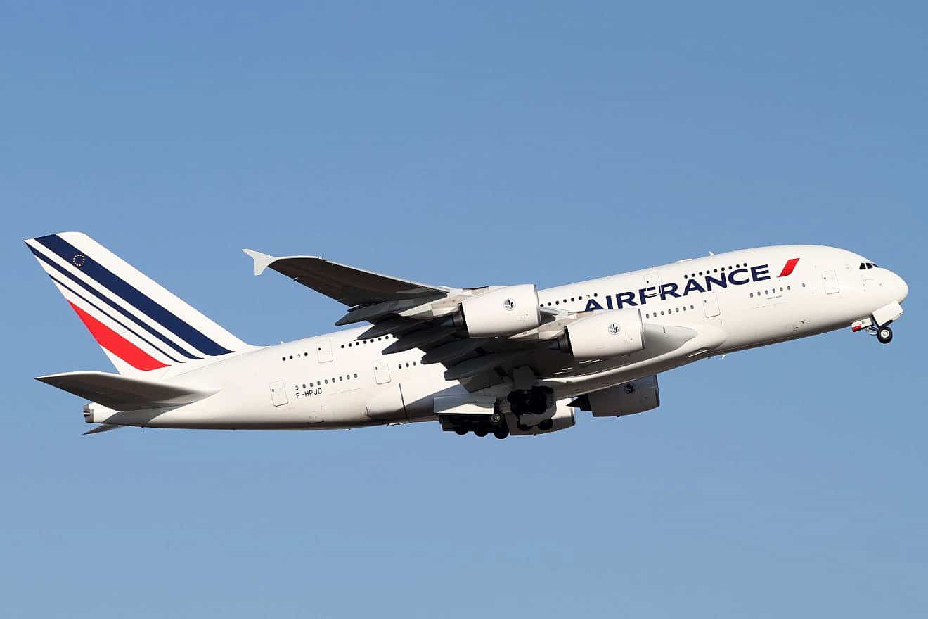 An Air France flight at Narita International Airport, east of Tokyo, Dec. 5, 2010. Photo by Kentaro Lemoto via Wikimedia Commons.