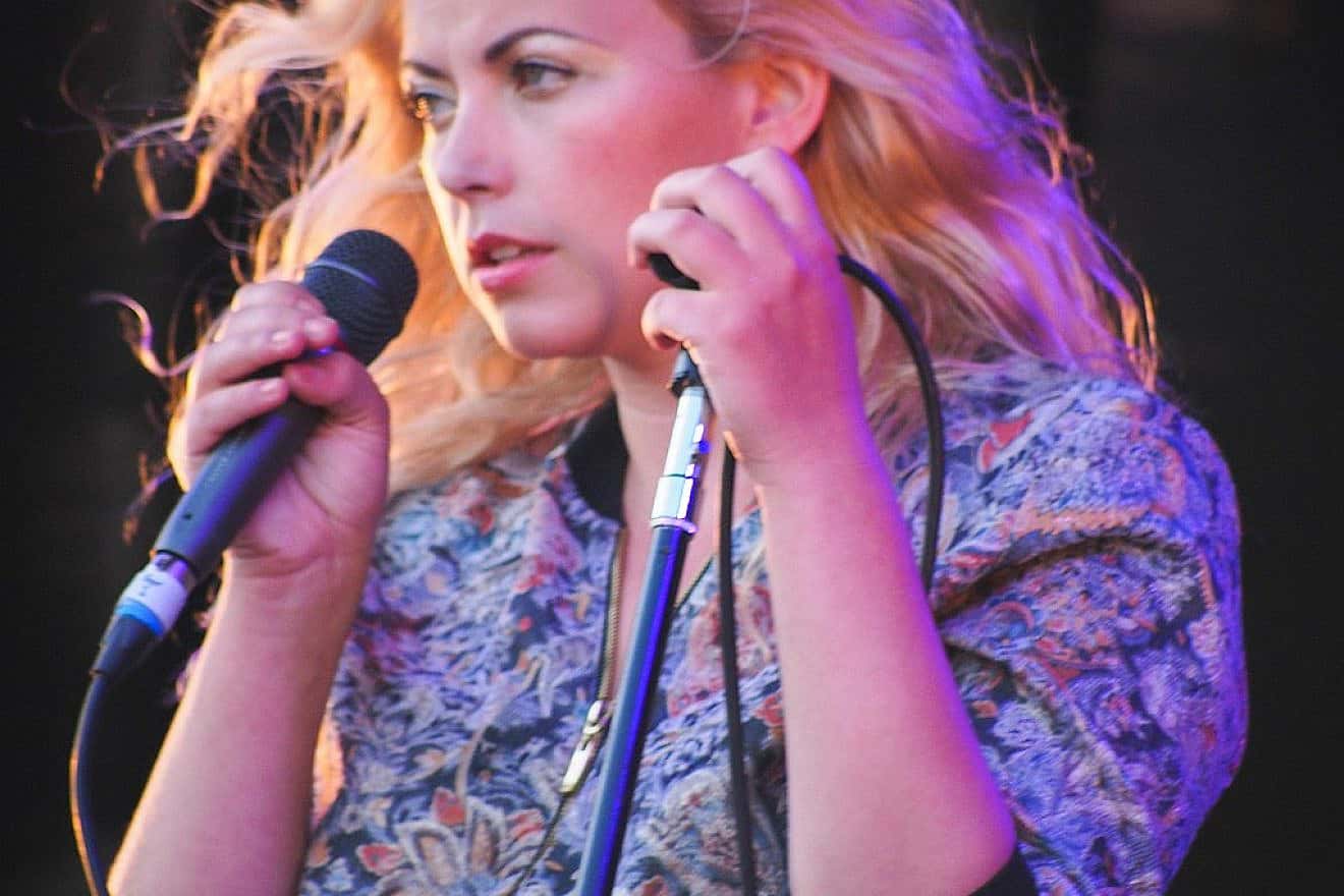 Charlotte Church performs at the Victorious festival at the Portsmouth Historic Dockyard, Aug. 25, 2013. Credit: Wikimedia Commons.