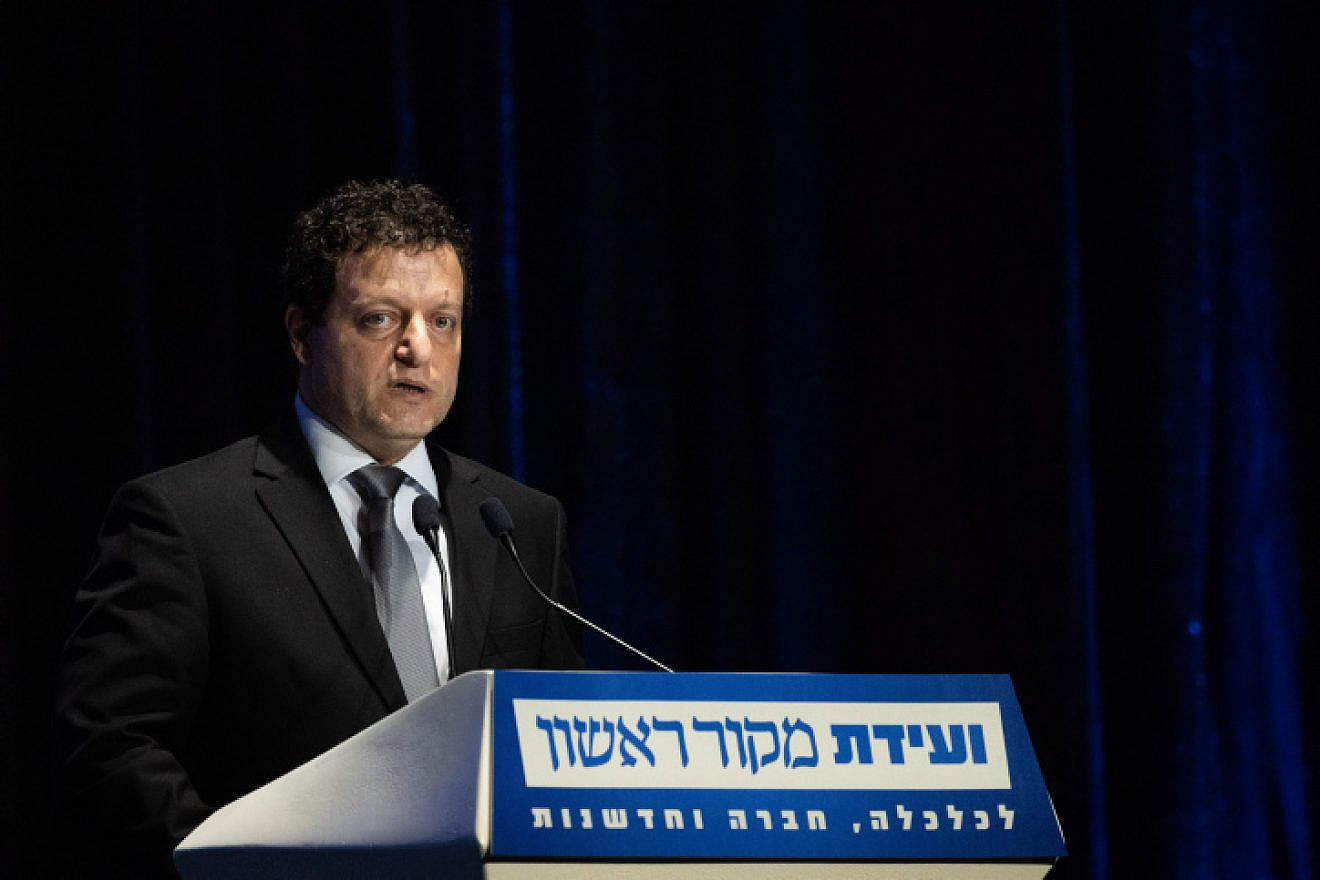 Bank Leumi chairman Samer Haj-Yehia speaks at Jerusalem's International Convention Center, Feb. 21, 2022. Photo by Yonatan Sindel/Flash90.