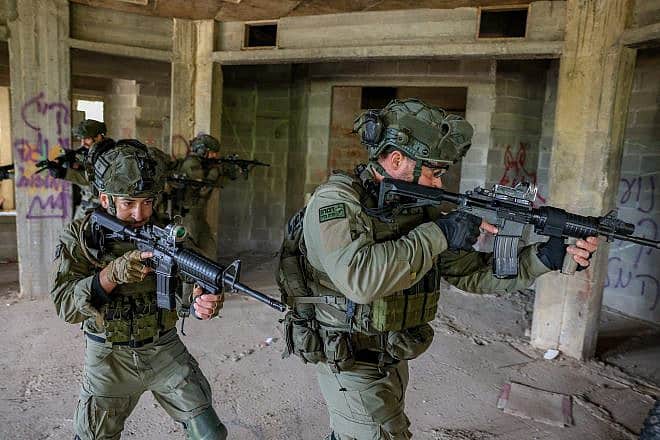 Reservists from the IDF's Devorah Unit drill near the Lebanese border, Jan. 16, 2024. Photo by David Cohen/Flash90.