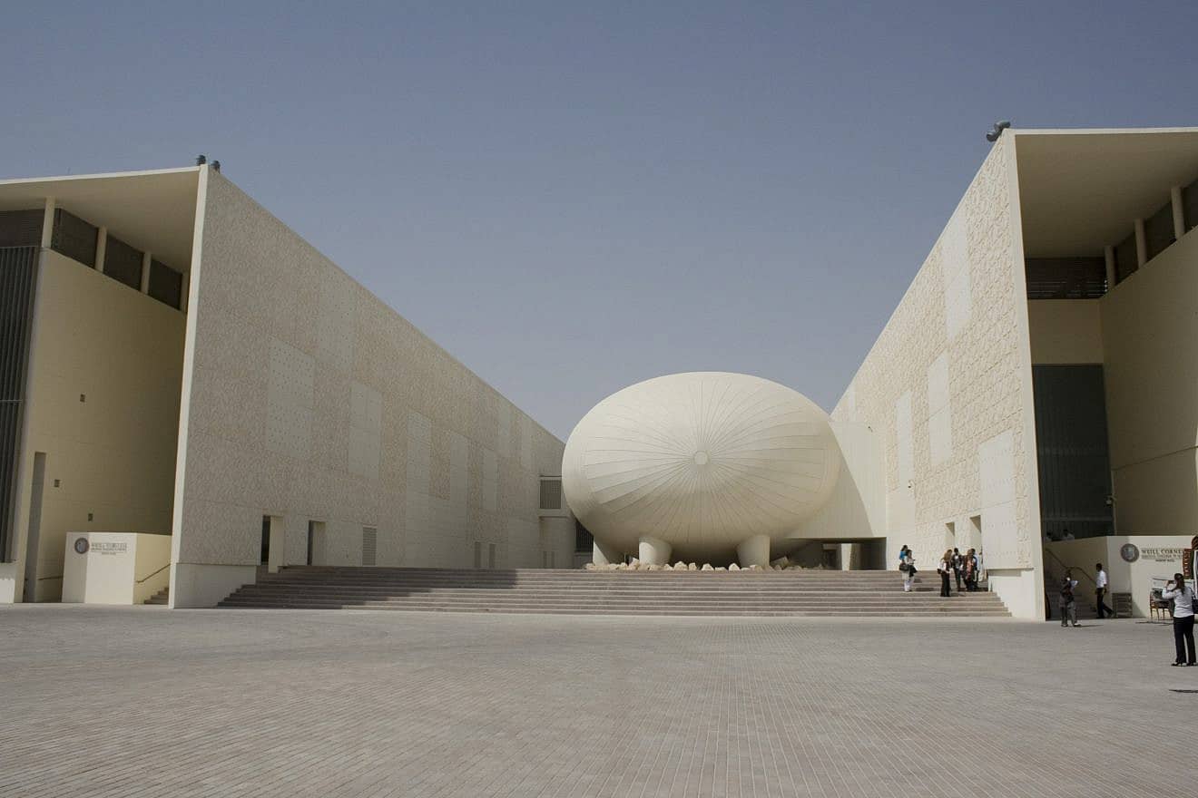 Weill Cornell Medical College-Qatar. Credit: Joey Coleman/Flickr via Wikimedia Commons.