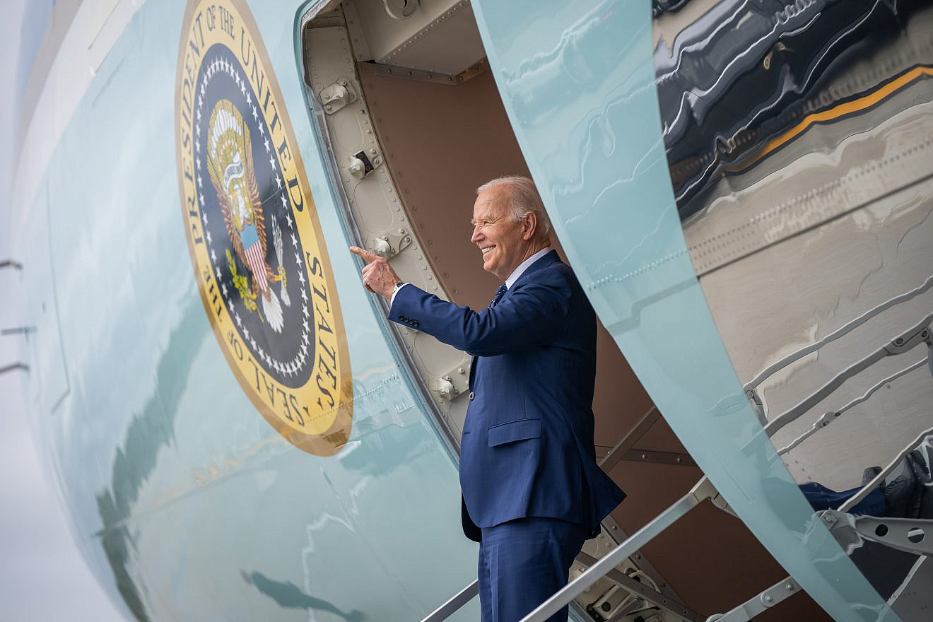 U.S. President Joe Biden disembarks Air Force One at Los Angeles International Airport, Feb. 20, 2024. Photo by Adam Schultz/White House.
