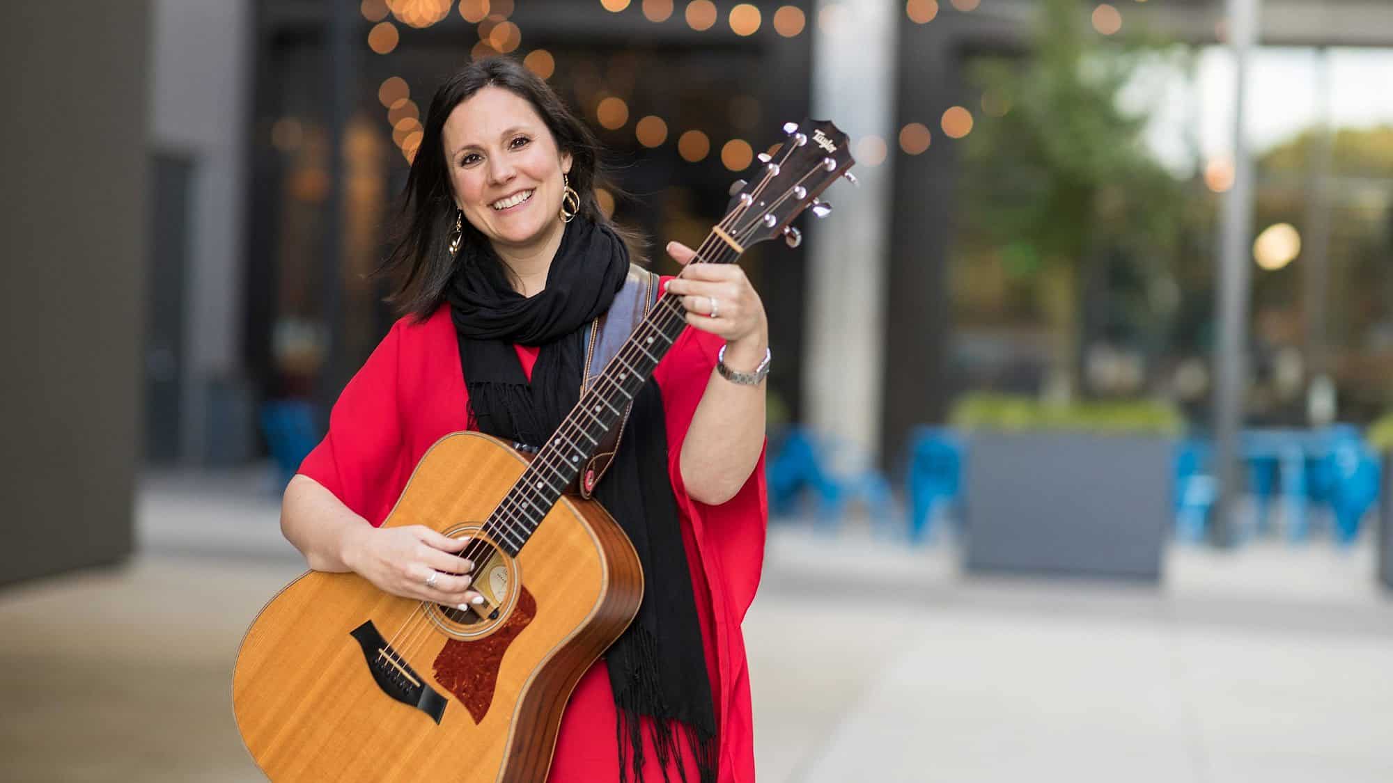 Cantor Abbie Strauss. Photo by Bill Motchan.