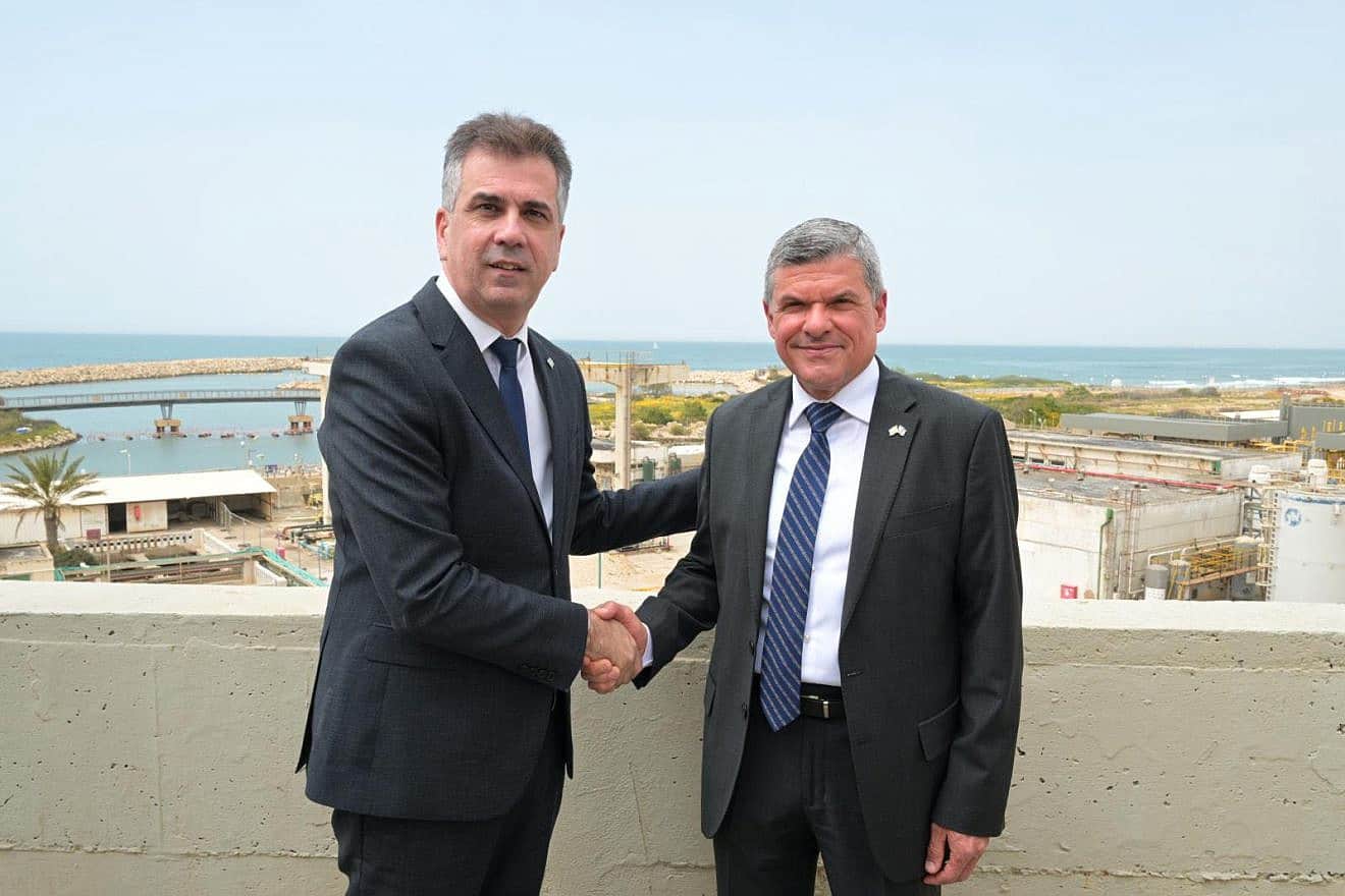 Israeli Energy Minister Eli Cohen (left) and his Cypriot counterpart George Papanastasiou at the Reading Power Station in Tel Aviv, on March 27, 2024. Credit: Courtesy.