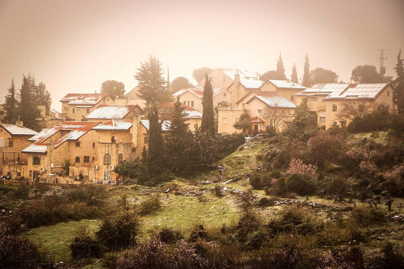 View of a light snowfall in the Jewish settlement of Efrat, March 15, 2022. Photo: Gershon Elinson/Flash90