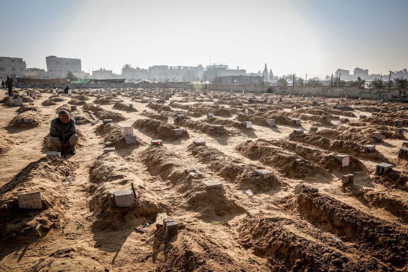 Palestinians bury relatives killed in an Israeli air strike in Khan Yunis, Feb. 26, 2024. Photo by Abed Rahim Khatib/Flash90.
