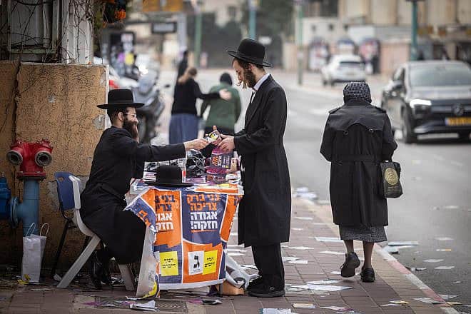 Haredi Jews in the Tel Aviv suburb of Bnei Brak, Feb. 27, 2024. Photo: Chaim Goldberg/Flash90.