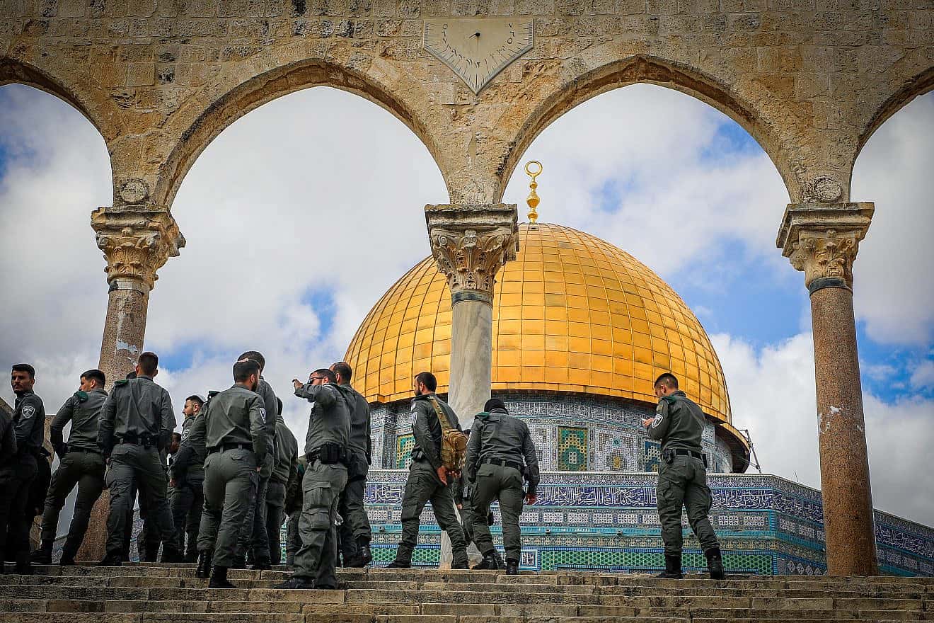 Israeli Border Police officers visit the Temple Mount in Jerusalem, March 7, 2024. Photo by Jamal Awad/Flash90.