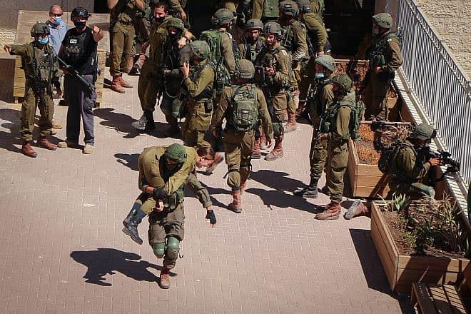 Israeli soldiers participate in a drill simulating Infiltration of terrorists into a school in Gush Etzion, Aug. 19, 2020. Photo by Gershon Elinson/Flash90.