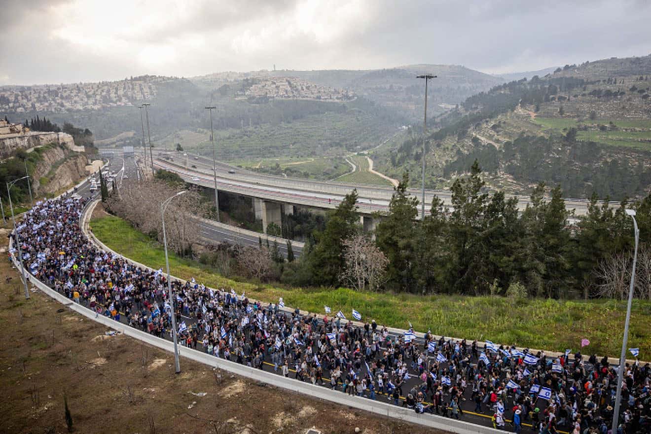 Thousands of Israelis marched in solidarity with those held captive by Hamas terrorists in Gaza, March 2, 2024. Photo by Yonatan Sindel/Flash90.