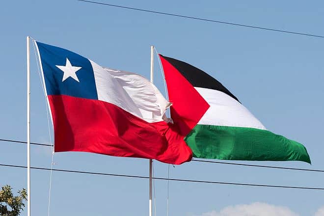 The Chilean and PLO flags. Source: Wikimedia Commons.