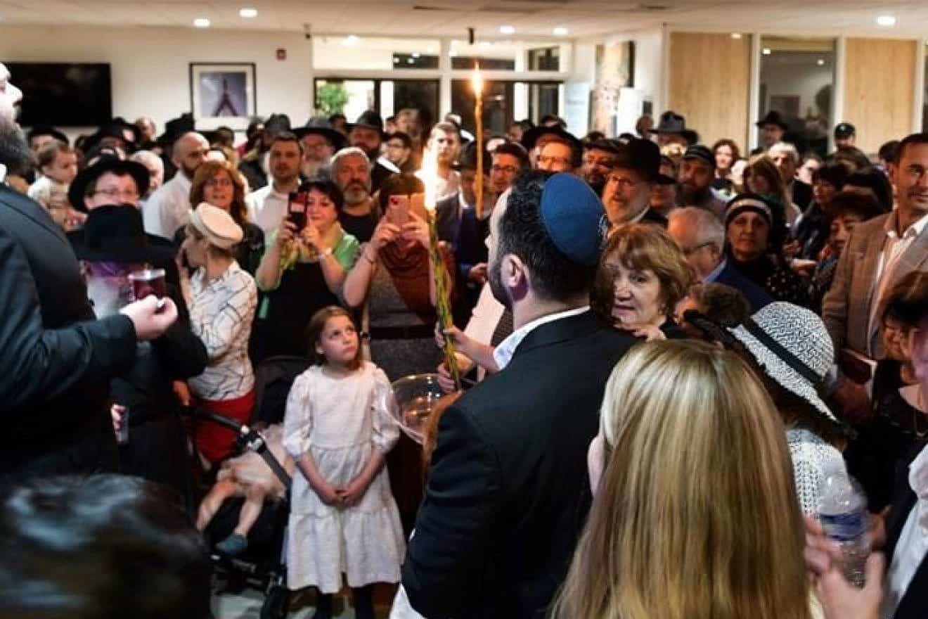 Participants at a former Russian-Jewish Shabbaton. Credit: Courtesy.
