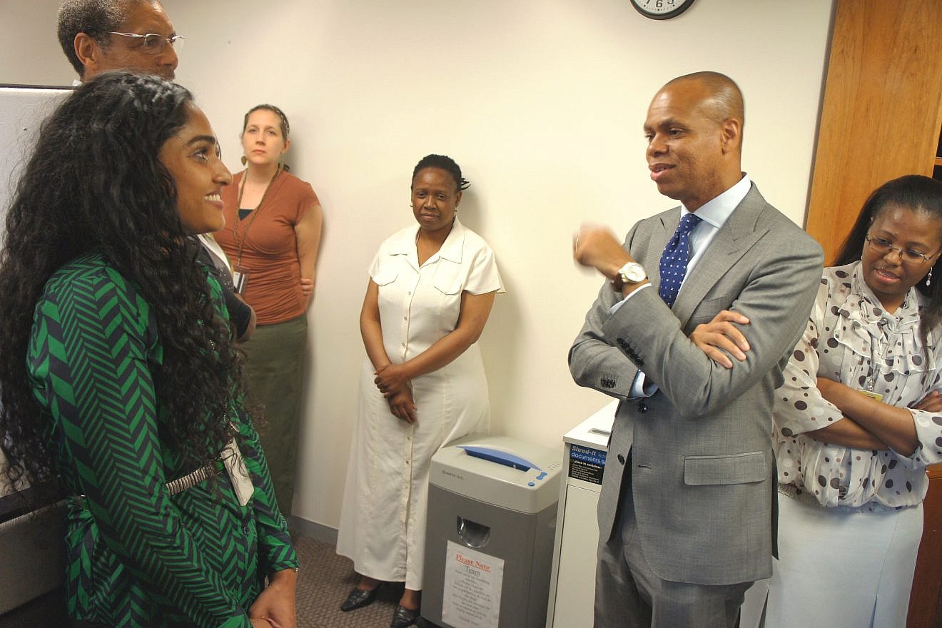 USAID staff in Pretoria meet U.S. Ambassador to South Africa Patrick Gaspard on Sept. 11, 2013. Credit: USAID Southern Africa/Creative Commons.