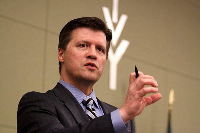 John Hostettler, a candidate for U.S. Senate, at a townhall at Ivy Tech in Evansville, Ind. in 2010. Photo by Gage Skidmore/Creative Commons.